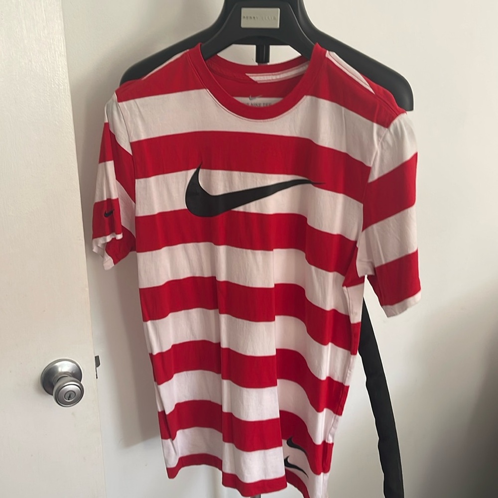 Nike half sleeve tee shirt red white and black